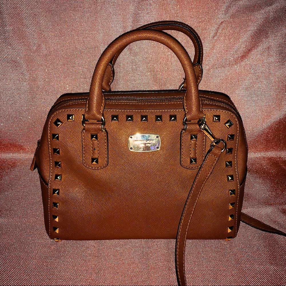 MICHAEL KORS SAFFIANO STUDDED handbag tan 👜🌸✨✨